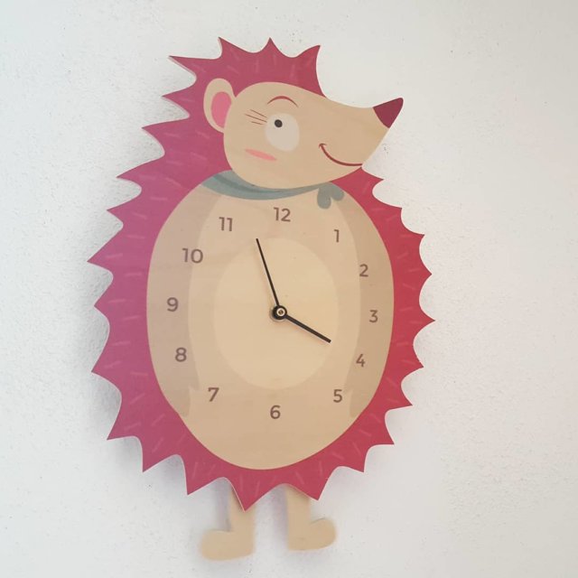 Mimi l'hérissonne qui tombe à pic pour le changement d'heure qui approche 😁 Disponible sur la boutique en ligne 😎

#horloge #horlogeenbois #horlogebalancier #horlogeenfant #bois #fabricationfrançaise #madeinpyrenees #herisson #deco #chambreenfant #chambrebebe #home #decomaison #decoration #decomurale #changementheure  #heureete #decoanimal #bonnehumeur #decocouleur #apprendrelheure #cadeau #cadeaunaissance #ecofriendly #pyrenees #cadeauoriginal #decobois #decokids #homesweethome